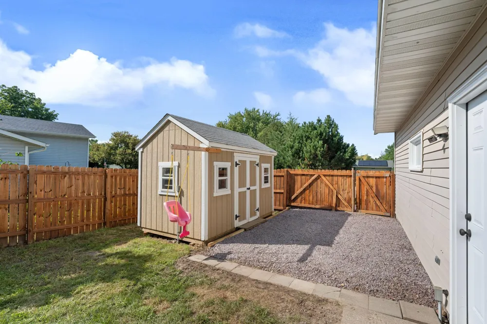 1939 Greenwood Drive NE Owatonna, MN 55060