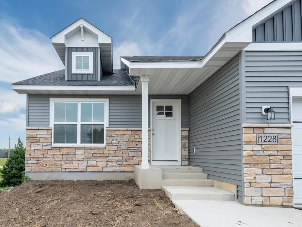 1228 Olivia Street SE New Prague, MN 56071