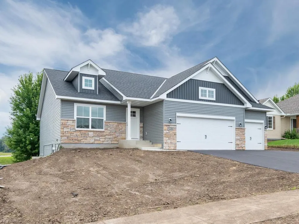 1228 Olivia Street SE New Prague, MN 56071