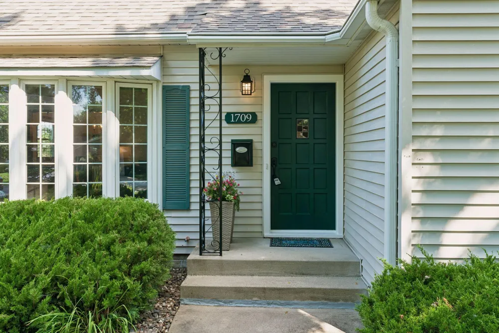 1709 Preston Lane Hopkins, MN 55343