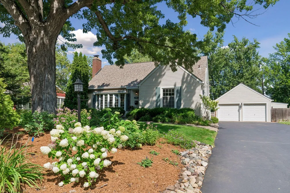 1709 Preston Lane Hopkins, MN 55343