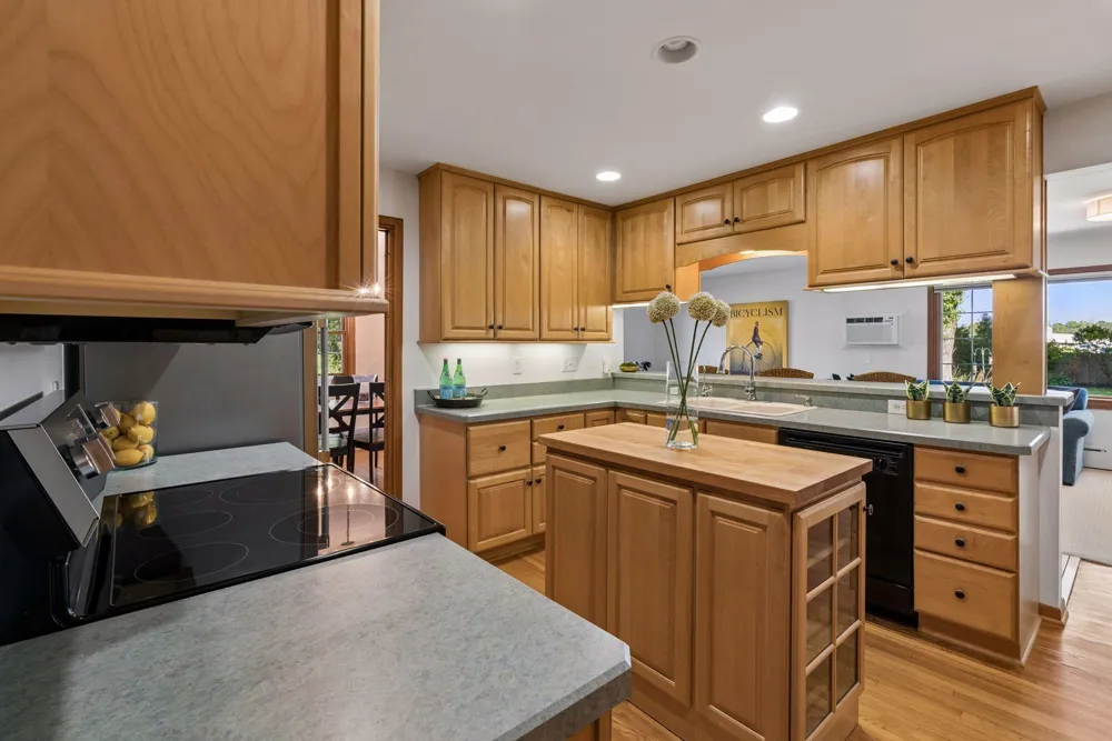 1709 Preston Lane Hopkins, MN 55343