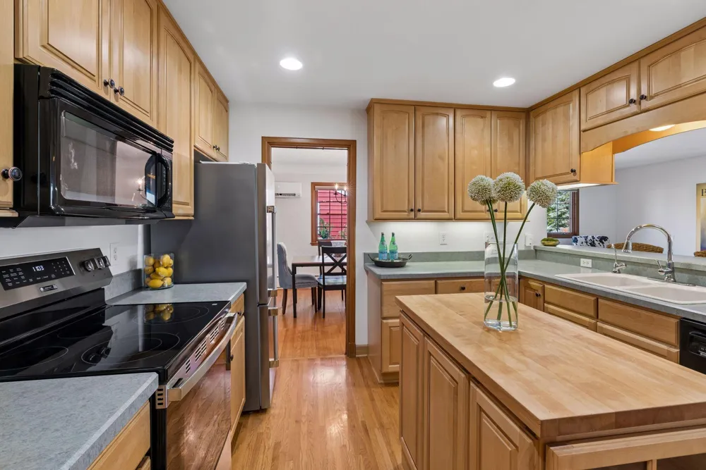 1709 Preston Lane Hopkins, MN 55343