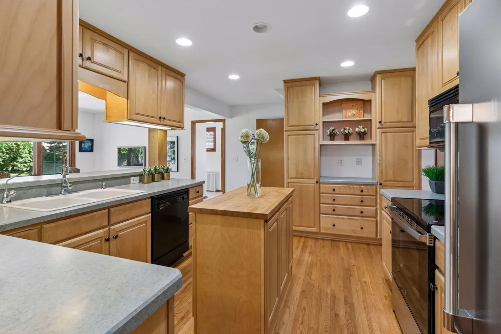 1709 Preston Lane Hopkins, MN 55343