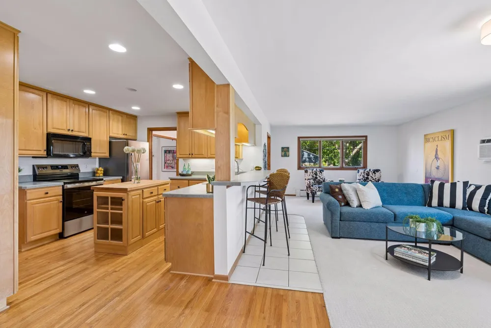 1709 Preston Lane Hopkins, MN 55343