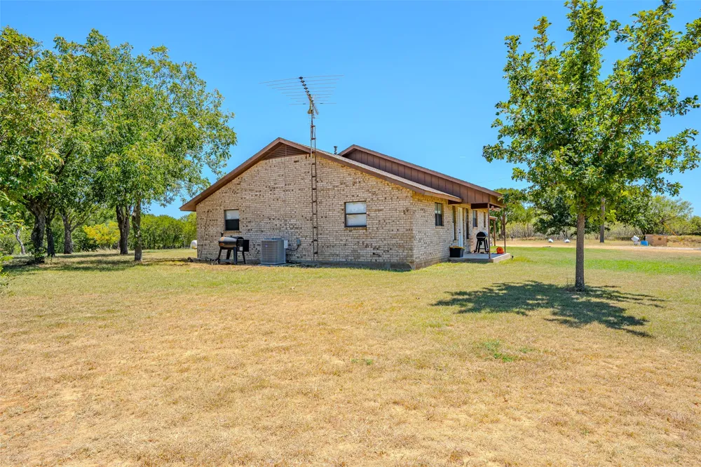 600 County Road 427 De Leon, TX 76444