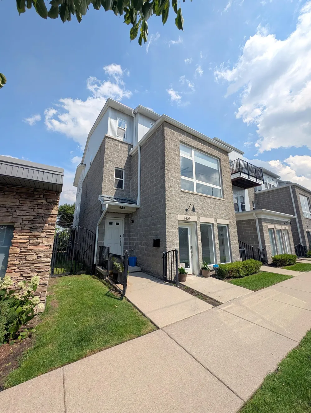 454 Hilton Road Ferndale City, MI 48220
