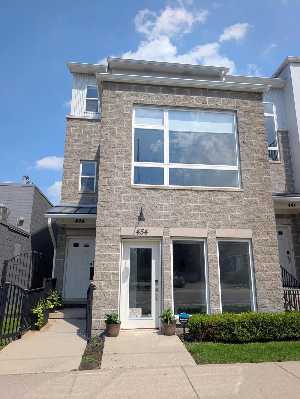 454 Hilton Road Ferndale City, MI 48220