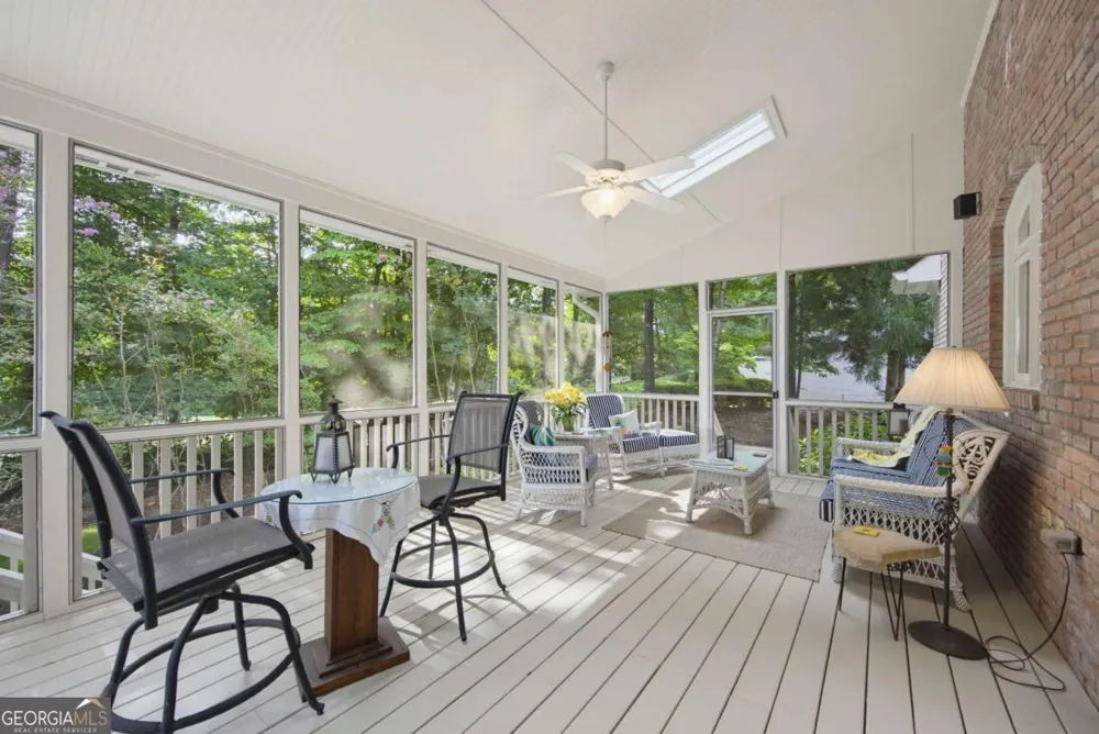 5570 Stoneleigh DR Suwanee, GA 30024