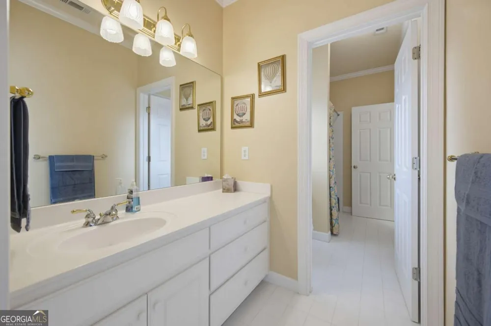 5570 Stoneleigh DR Suwanee, GA 30024