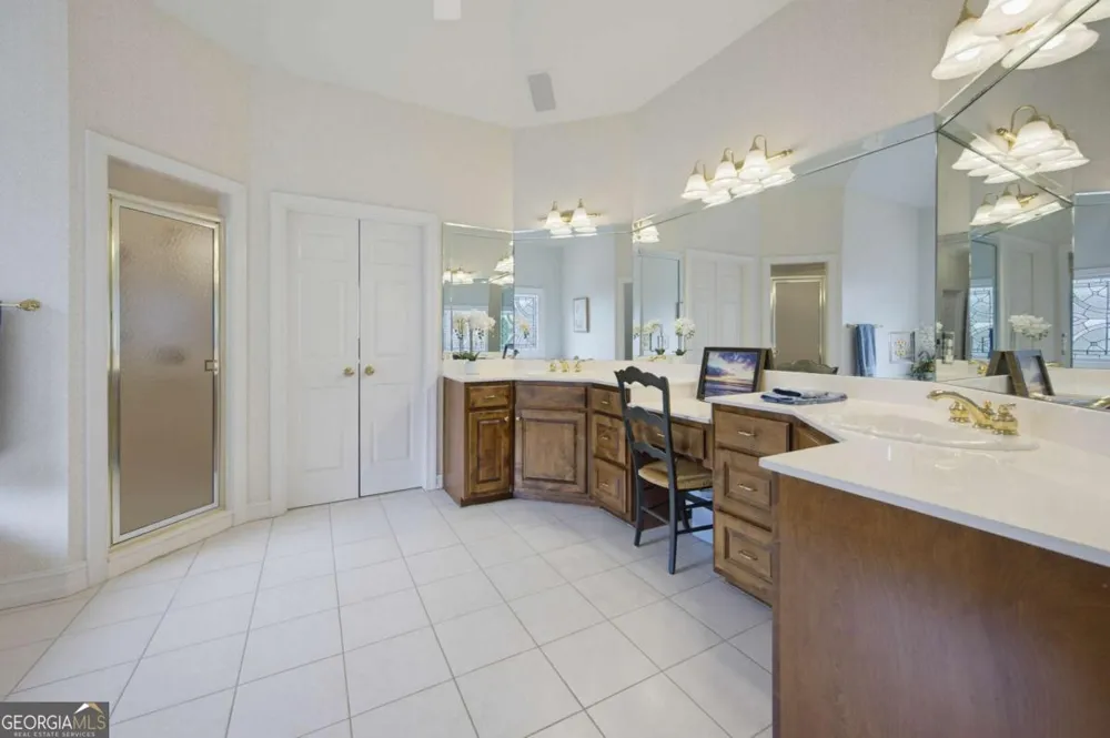 5570 Stoneleigh DR Suwanee, GA 30024