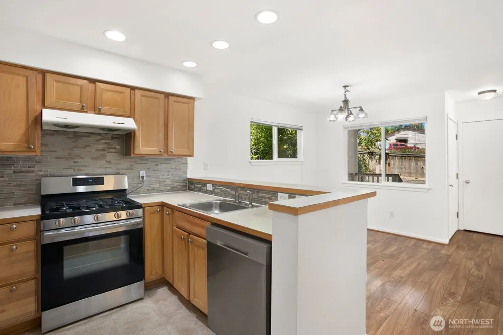 3308 S Holly Place Seattle, WA 98118