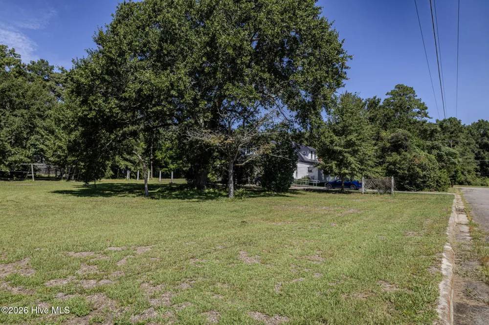 602 E Gertrude Street Fairmont, NC 28340