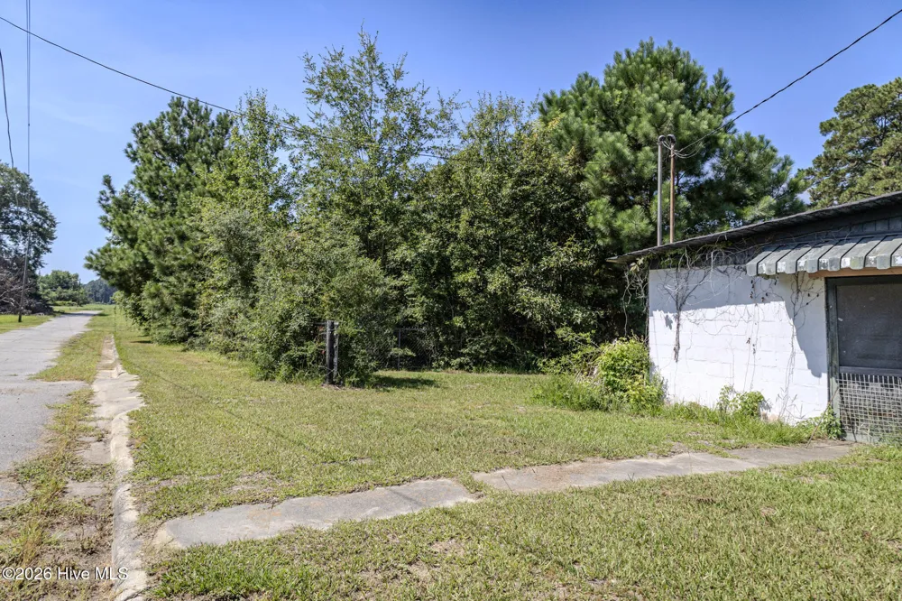 602 E Gertrude Street Fairmont, NC 28340