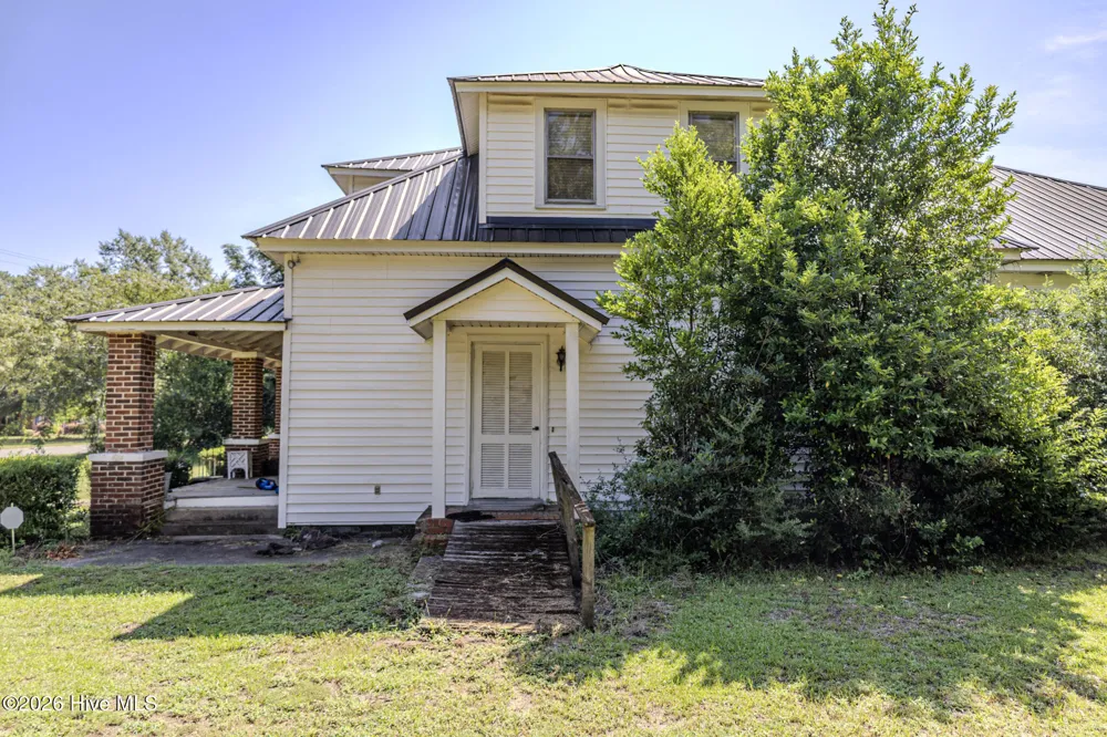 602 E Gertrude Street Fairmont, NC 28340