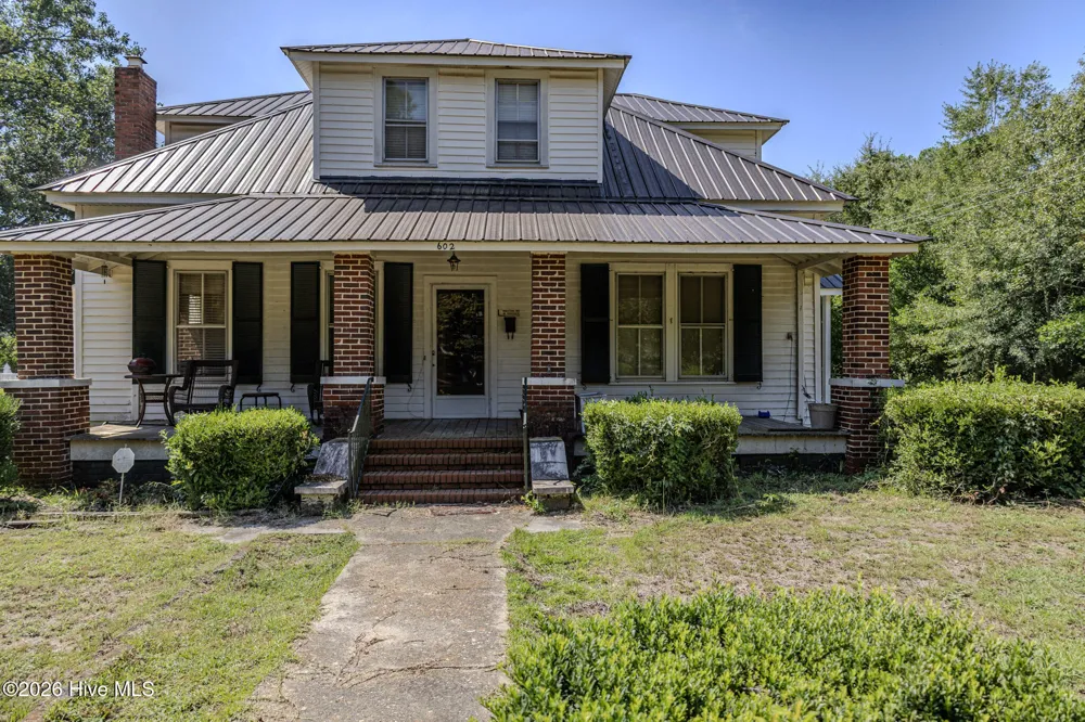 602 E Gertrude Street Fairmont, NC 28340