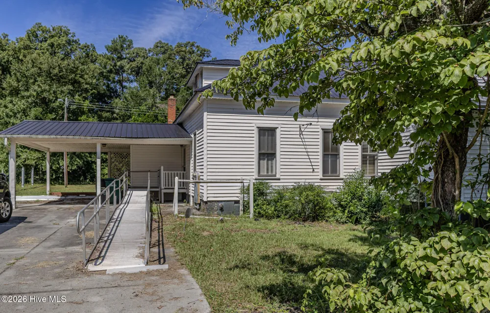 602 E Gertrude Street Fairmont, NC 28340