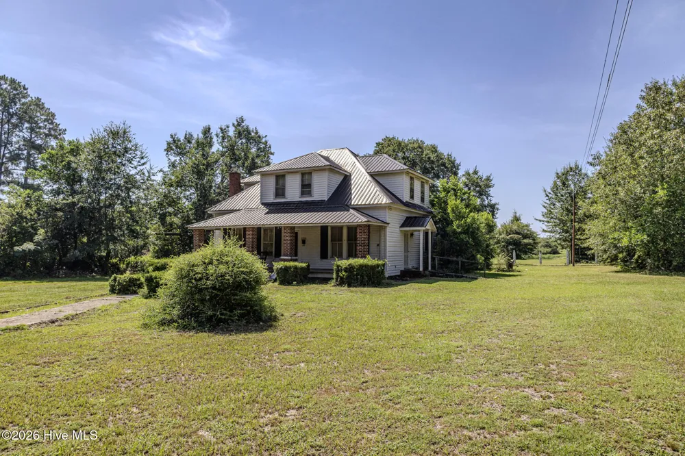 602 E Gertrude Street Fairmont, NC 28340
