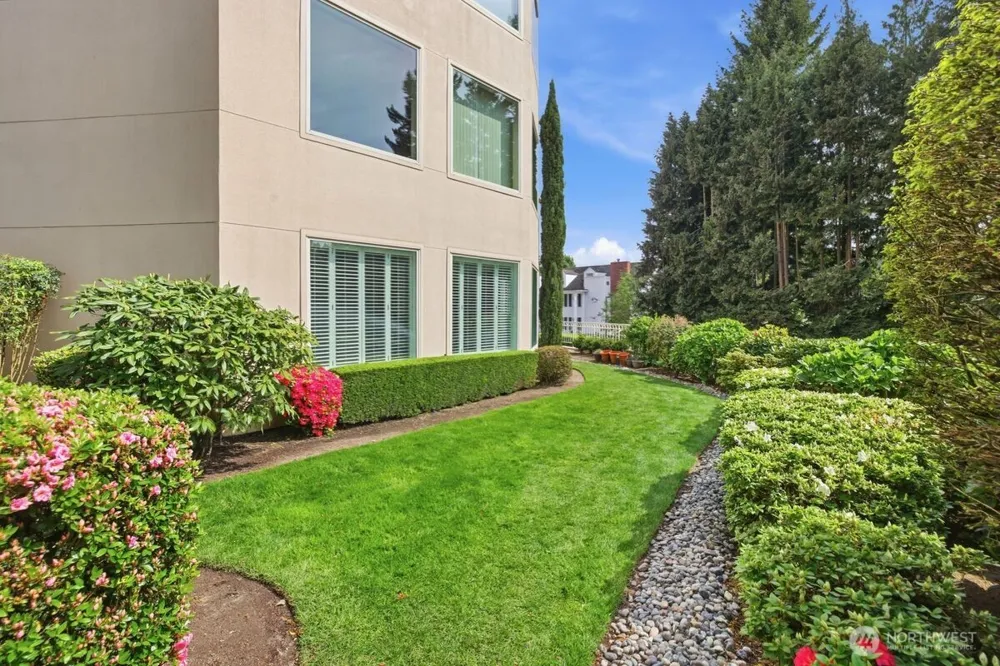 10000 Meydenbauer Way SE #1 Bellevue, WA 98004