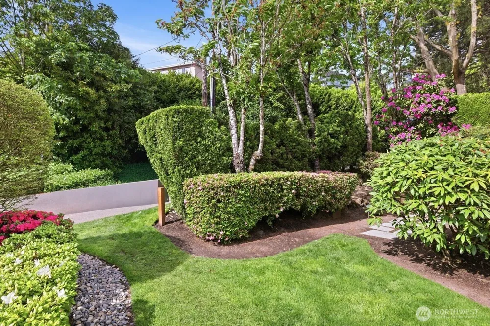 10000 Meydenbauer Way SE #1 Bellevue, WA 98004