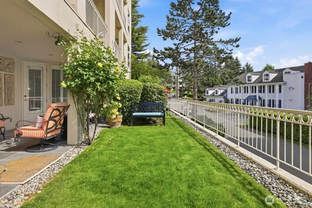 10000 Meydenbauer Way SE #1 Bellevue, WA 98004