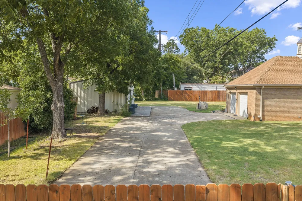 801 NW D STREET Ardmore, OK 73401
