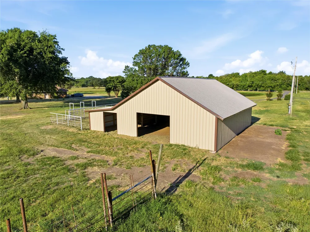 18760 Highway 52 Highway Morris, OK 74445