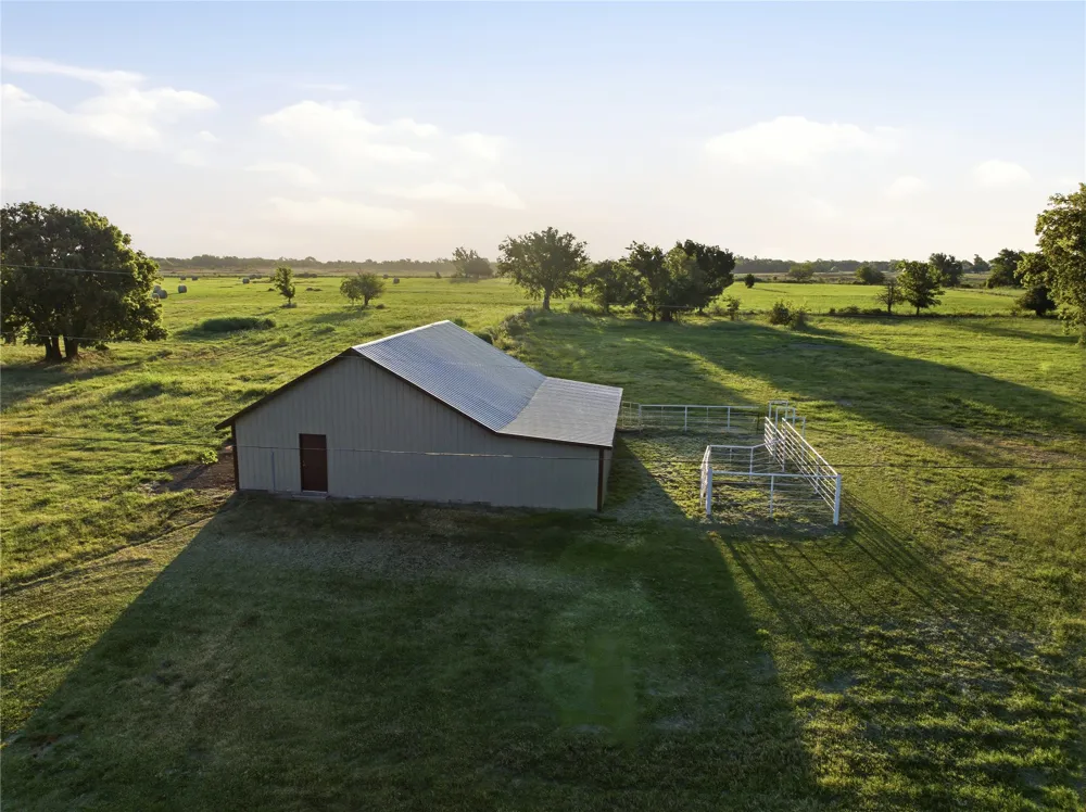 18760 Highway 52 Highway Morris, OK 74445