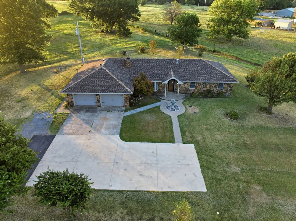 18760 Highway 52 Highway Morris, OK 74445