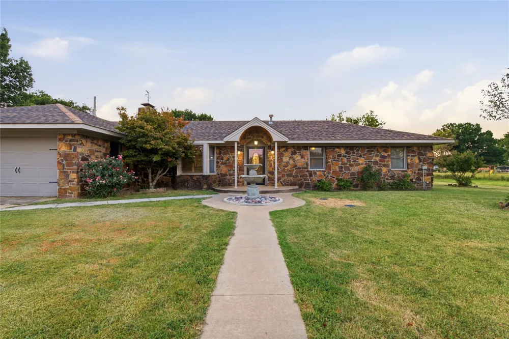 18760 Highway 52 Highway Morris, OK 74445