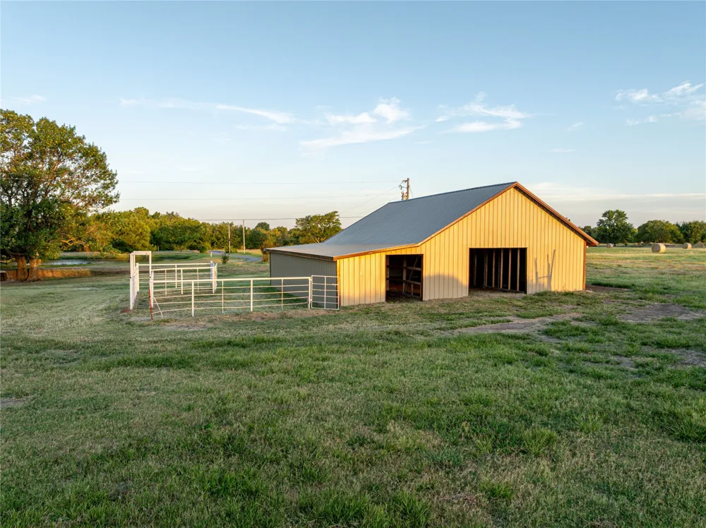18760 Highway 52 Highway Morris, OK 74445
