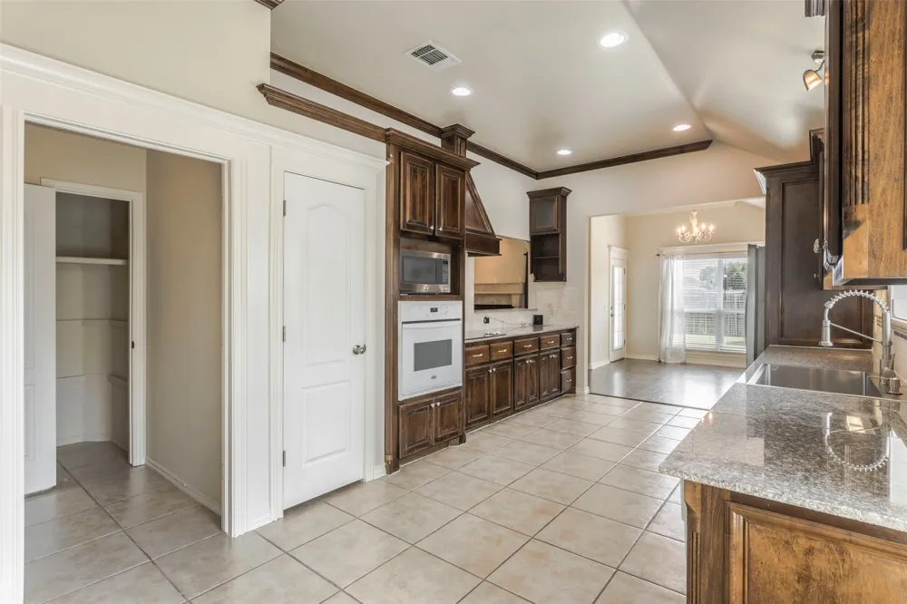 720 Hedgewood Drive Oklahoma City, OK 73160