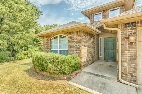 720 Hedgewood Drive