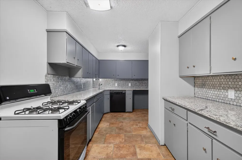 209 E 14th Bartlesville, OK 74003