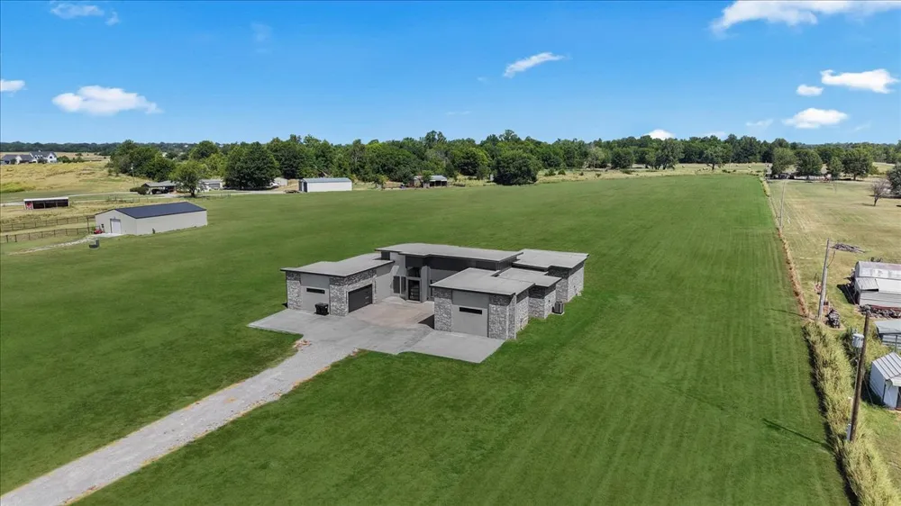 3497 E 400 ROAD Oologah, OK 74053