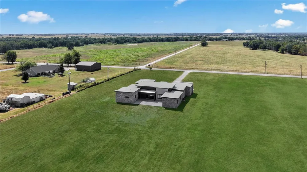 3497 E 400 ROAD Oologah, OK 74053