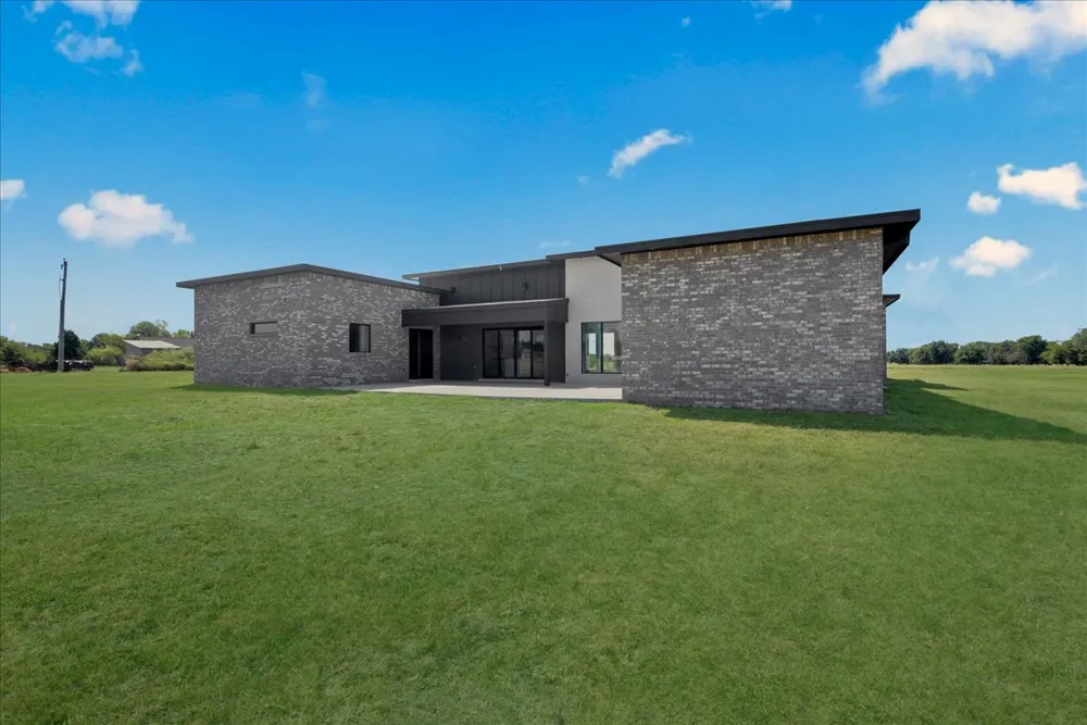 3497 E 400 ROAD Oologah, OK 74053