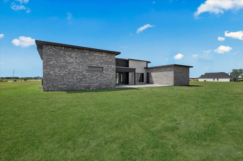 3497 E 400 ROAD Oologah, OK 74053