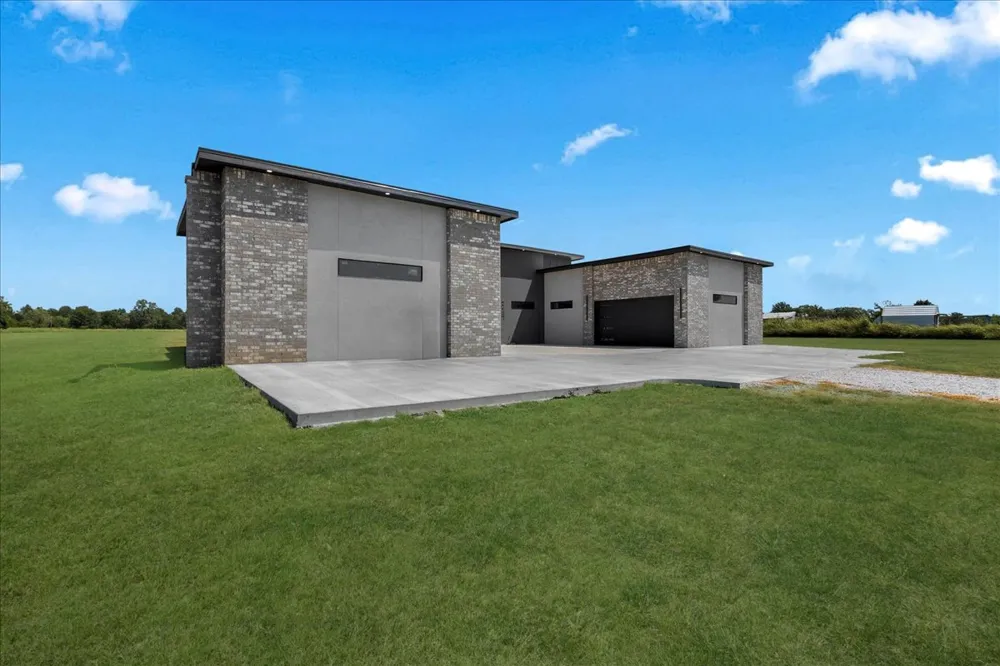 3497 E 400 ROAD Oologah, OK 74053