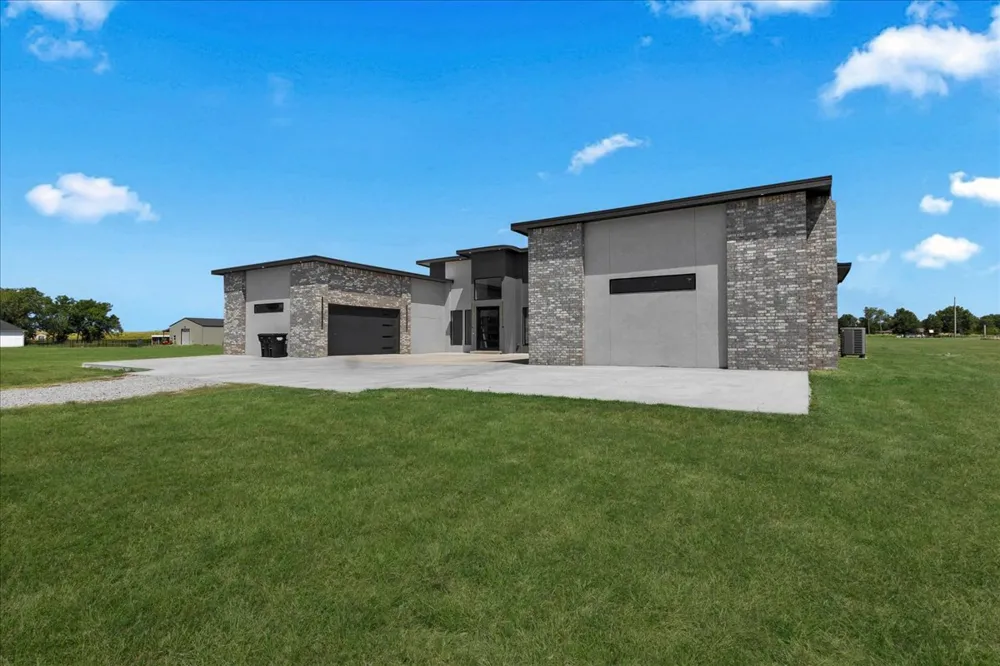3497 E 400 ROAD Oologah, OK 74053