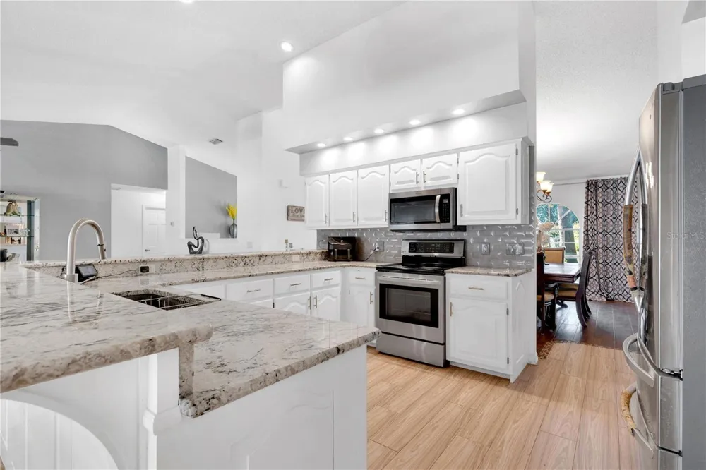 530 WHITECAP COVE COURT Debary, FL 32713