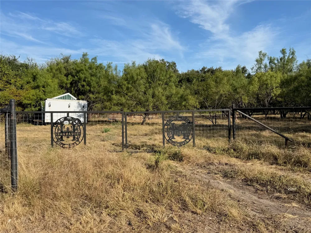 3930 Crestridge Drive Brownwood, TX 76801