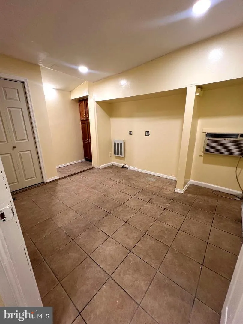 1908 E ALLEGHENY AVENUE Philadelphia, PA 19134
