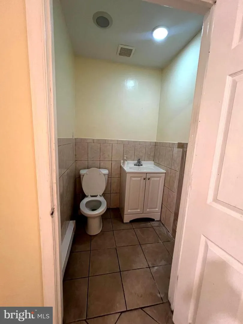 1908 E ALLEGHENY AVENUE Philadelphia, PA 19134
