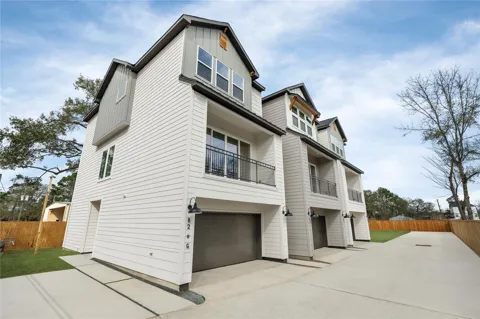 826 Curtin Street #D