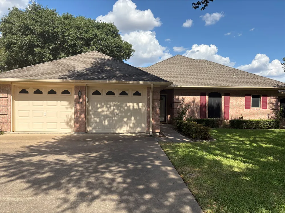 804 S PARIS STREET Ennis, TX 75119