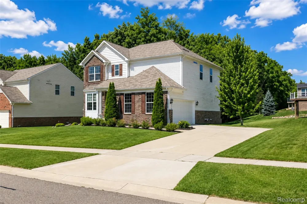 30081 Braeburn Street Lyon Charter Township, MI 48165