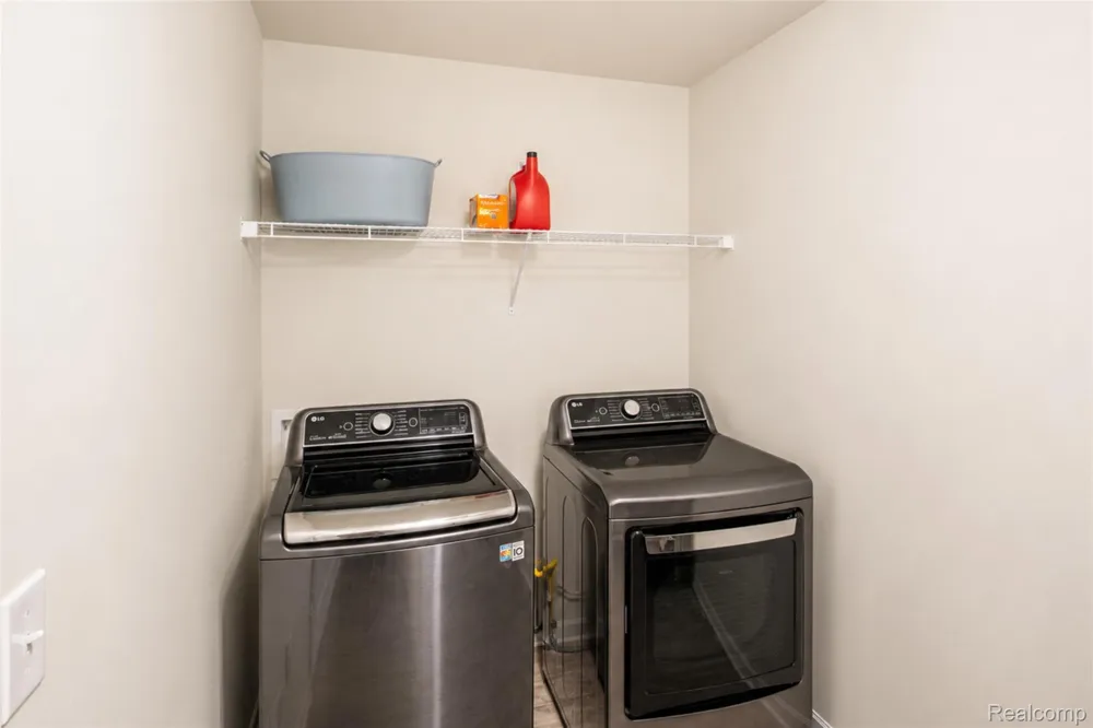 30081 Braeburn Street Lyon Charter Township, MI 48165
