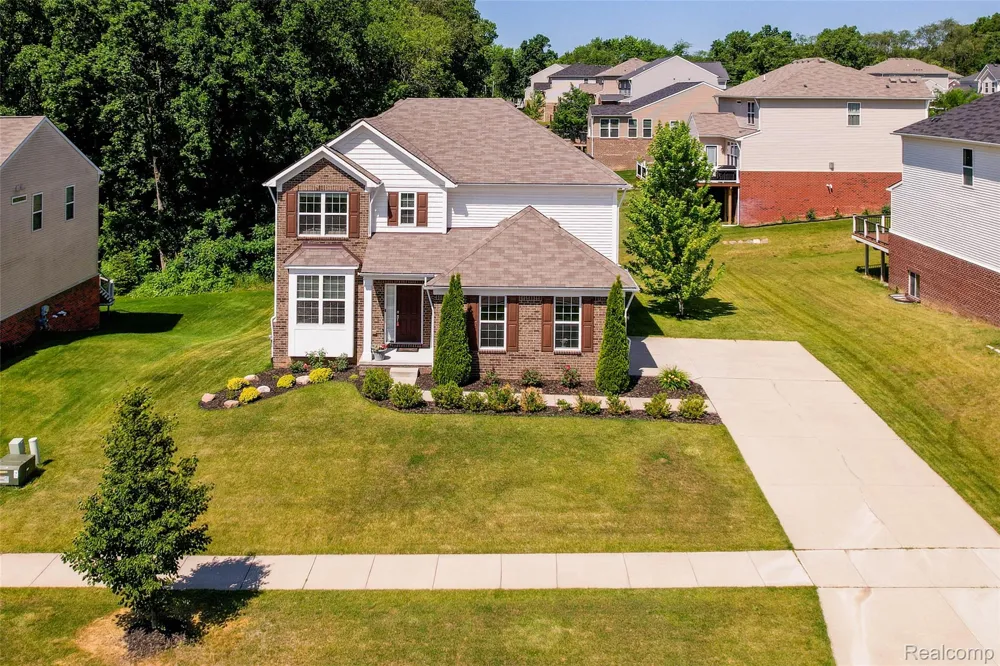 30081 Braeburn Street Lyon Charter Township, MI 48165