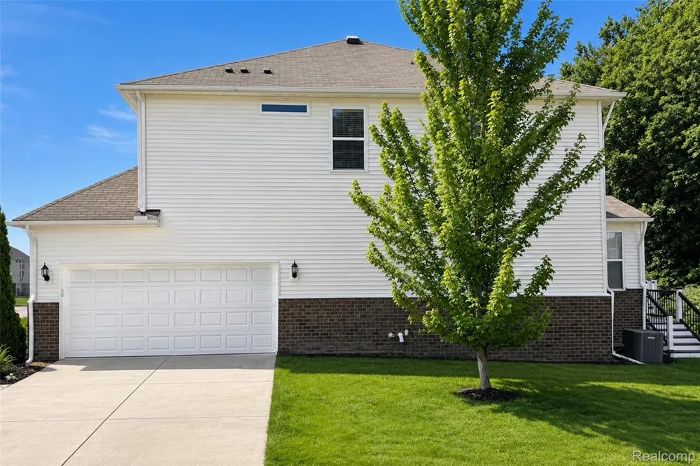 30081 Braeburn Street Lyon Charter Township, MI 48165